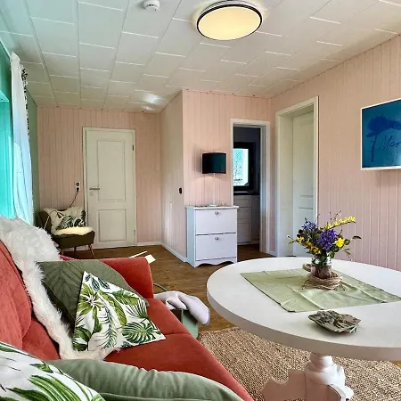 Meridiamus 2 - Ferienhaeuschen In Boddennaehe *